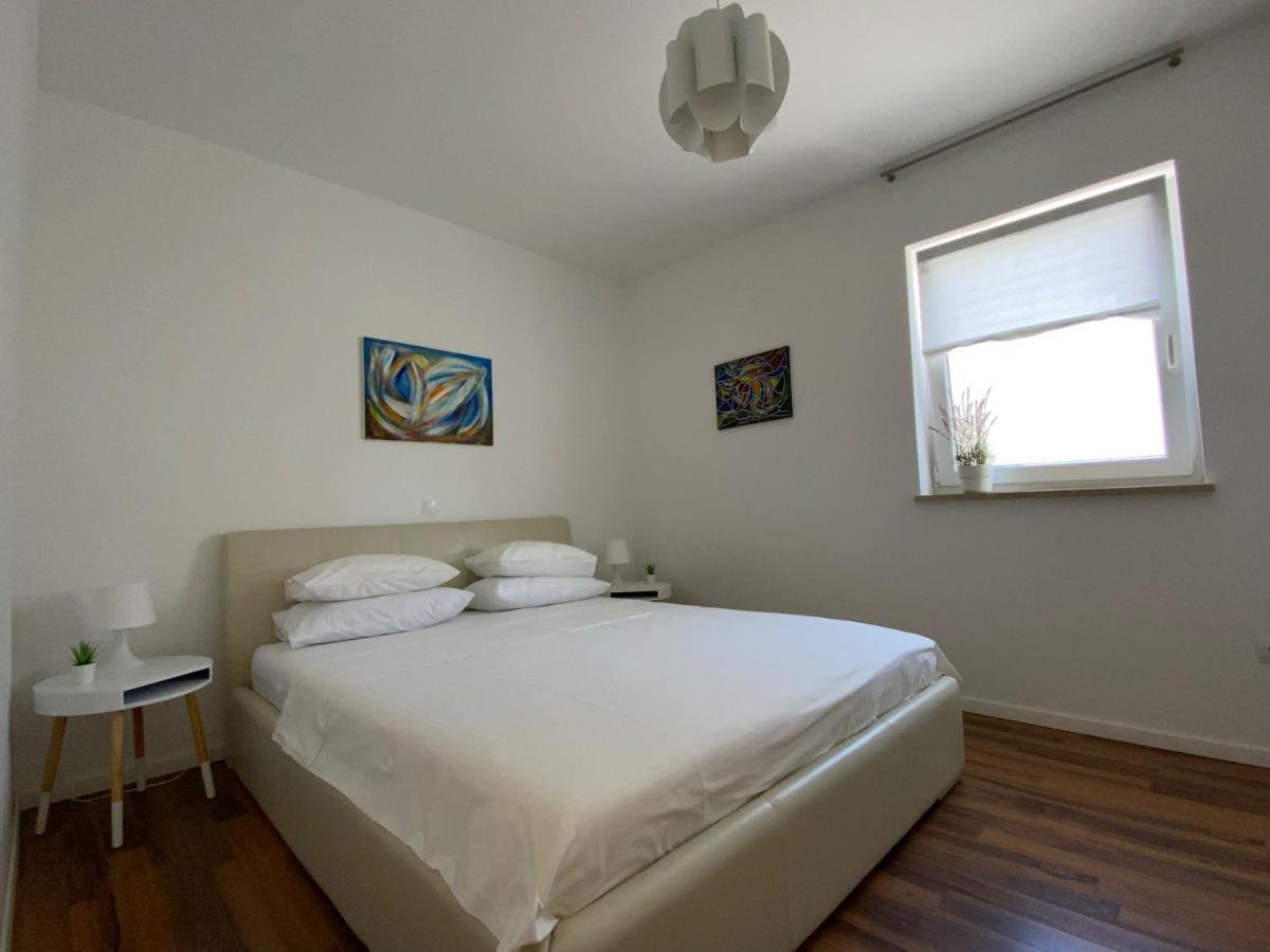 Private Pool And Mediterranean Garden Apt Mia Šilo Екстериор снимка