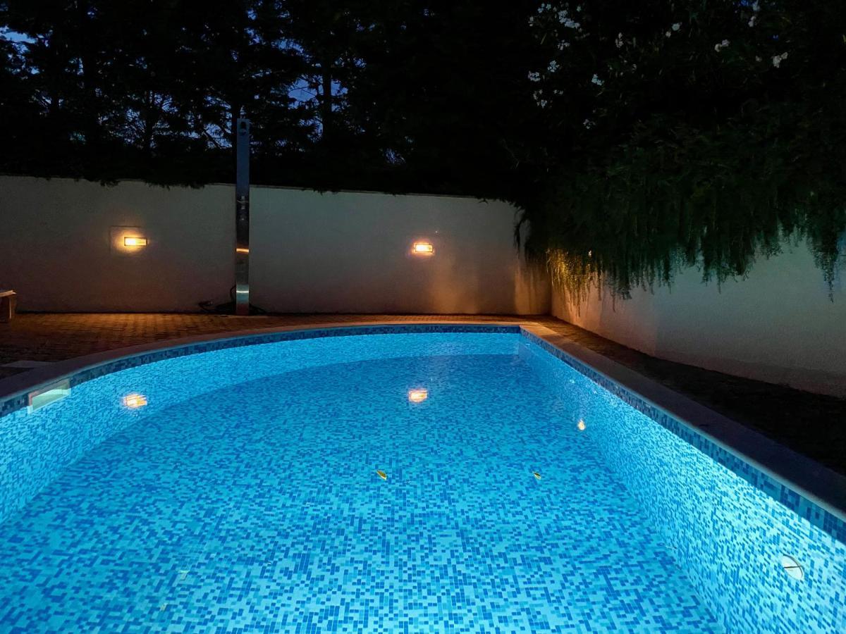 Private Pool And Mediterranean Garden Apt Mia Šilo Екстериор снимка
