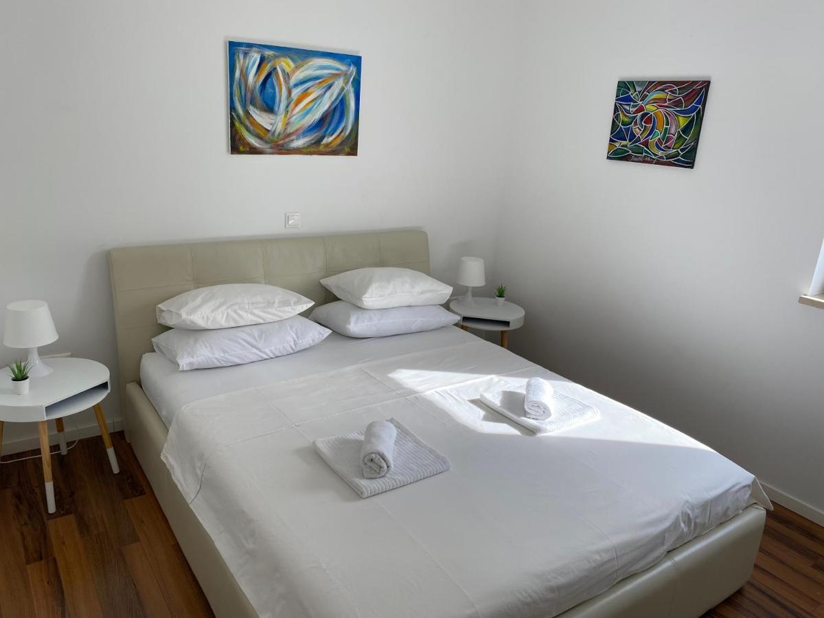 Private Pool And Mediterranean Garden Apt Mia Šilo Екстериор снимка